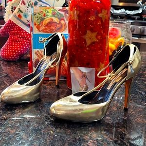 Brian Atwood Beautiful Heels!  Great 👍 looking heels for night or day!